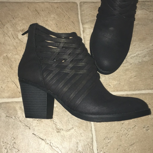 SM New York Shoes - Black booties